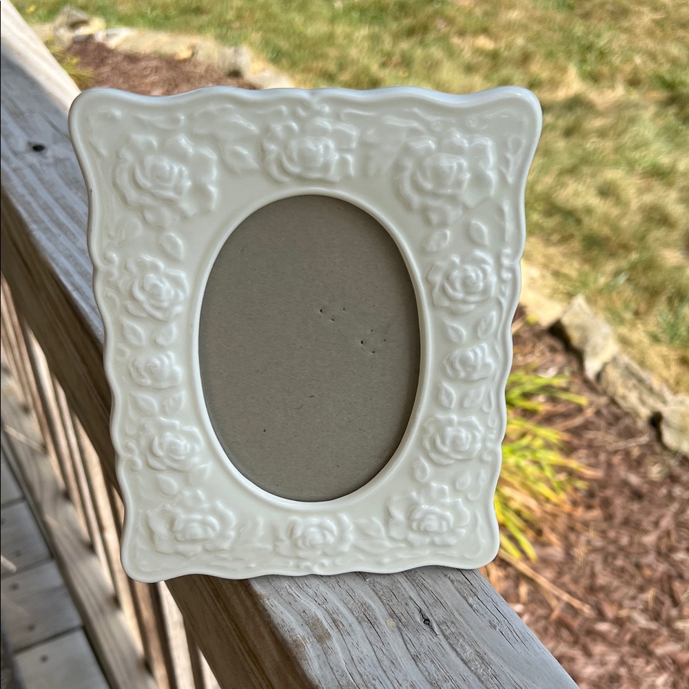 White Vintage 3D Floral Ceramic Picture Frame Cottagecore Boho Elegant